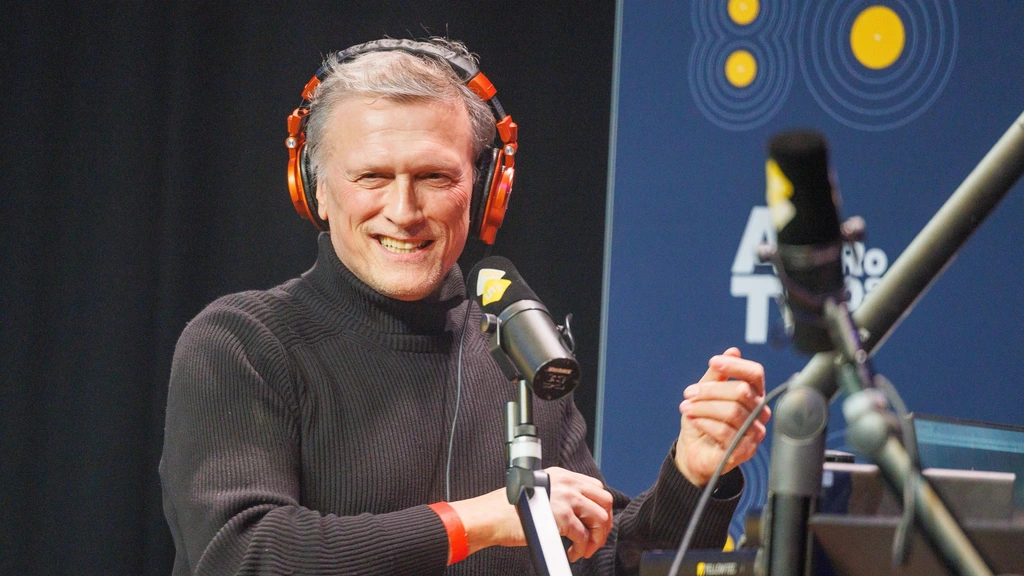 Foto: Presentator Bas Westerweel op 62-jarige leeftijd overleden