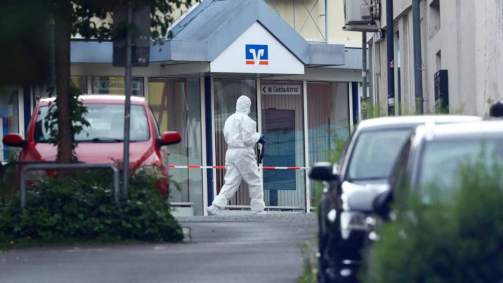 Foto: Gijzeling in Duits bankgebouw voorbij, daders gevlucht