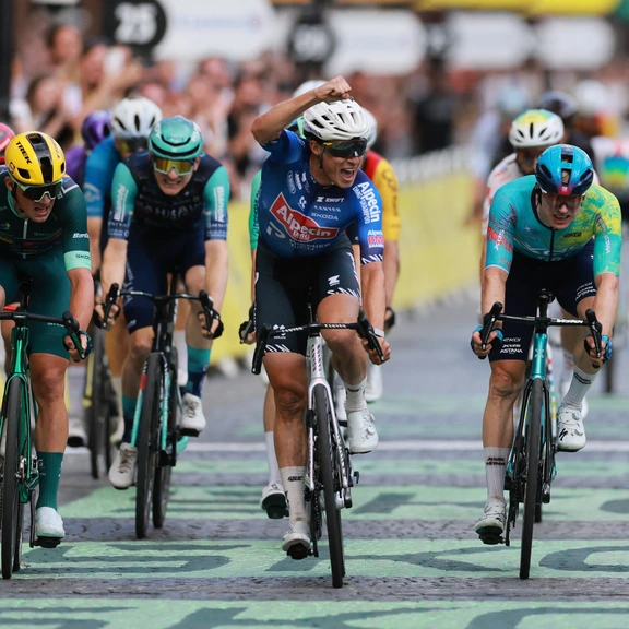 Philipsen juicht voor Van der Poel 