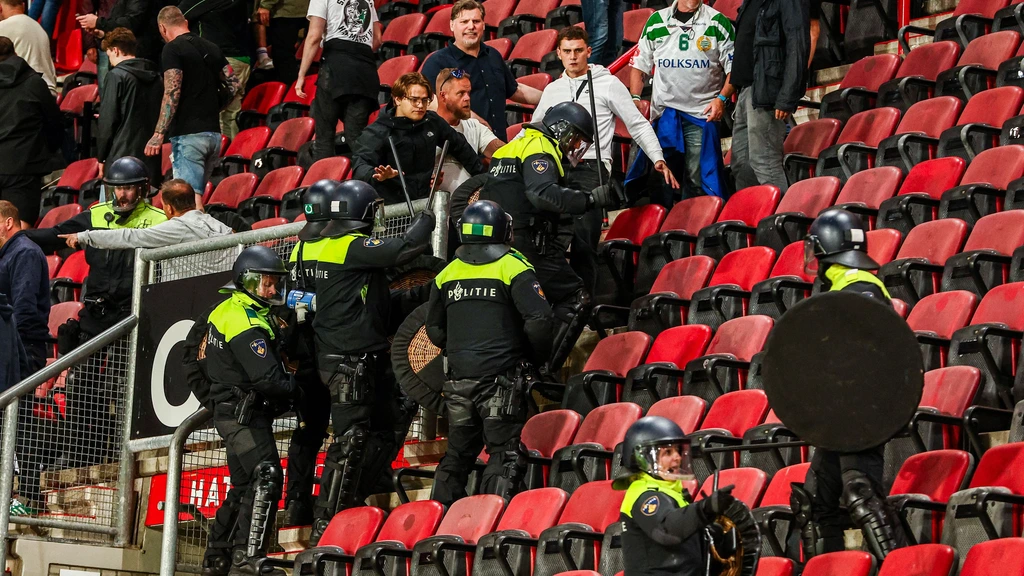 Rellen Rellen Rellen in stadion FC Twente, tien mensen aangehouden