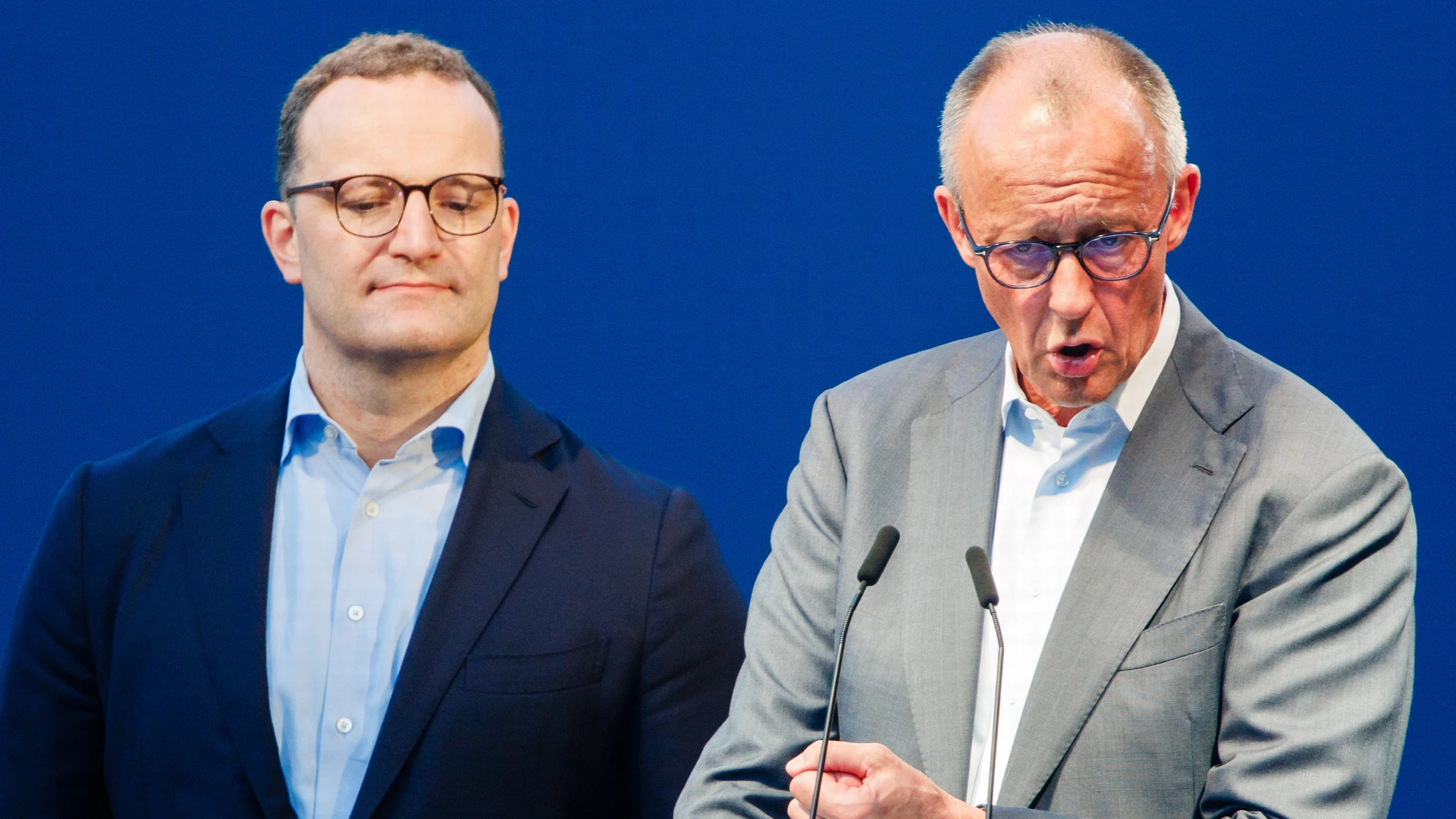 CDU-kopstuk Jens Spahn treedt af na commotie over kind via draagmoeder