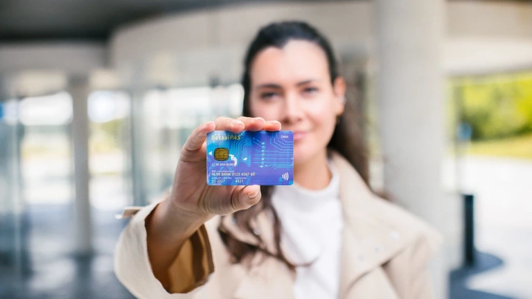 Ook NS begint met inchecken met bankpas en mobiel