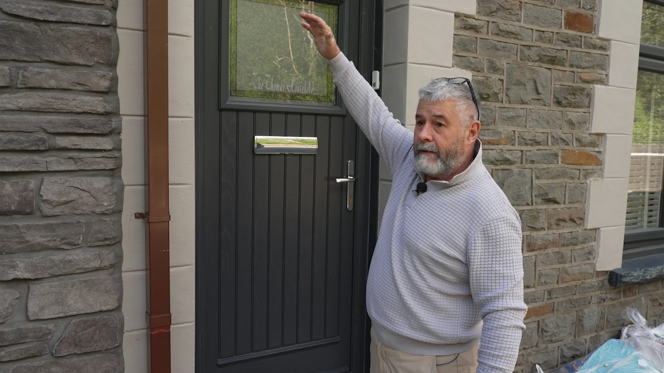 Wales doekt straat aan riviertje op: 'Eerste klimaatvluchtelingen van het VK'