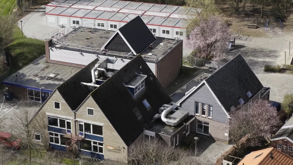 Foto: Vleermuizen nog niet onder de indruk van verleidingspogingen Drentse school