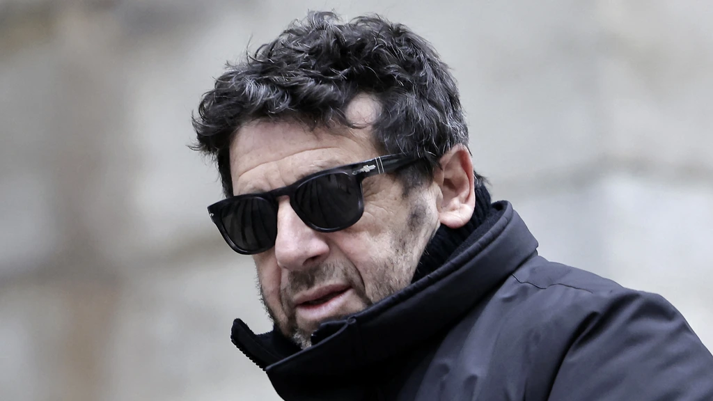 Foto: Zanger Patrick Bruel vastgezet voor verhoor in verkrachtingsonderzoek