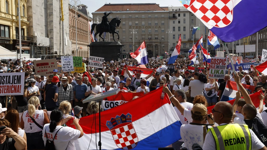 Foto: Protestmars in Zagreb tegen trage Kroatische overheid in afvalschandaal