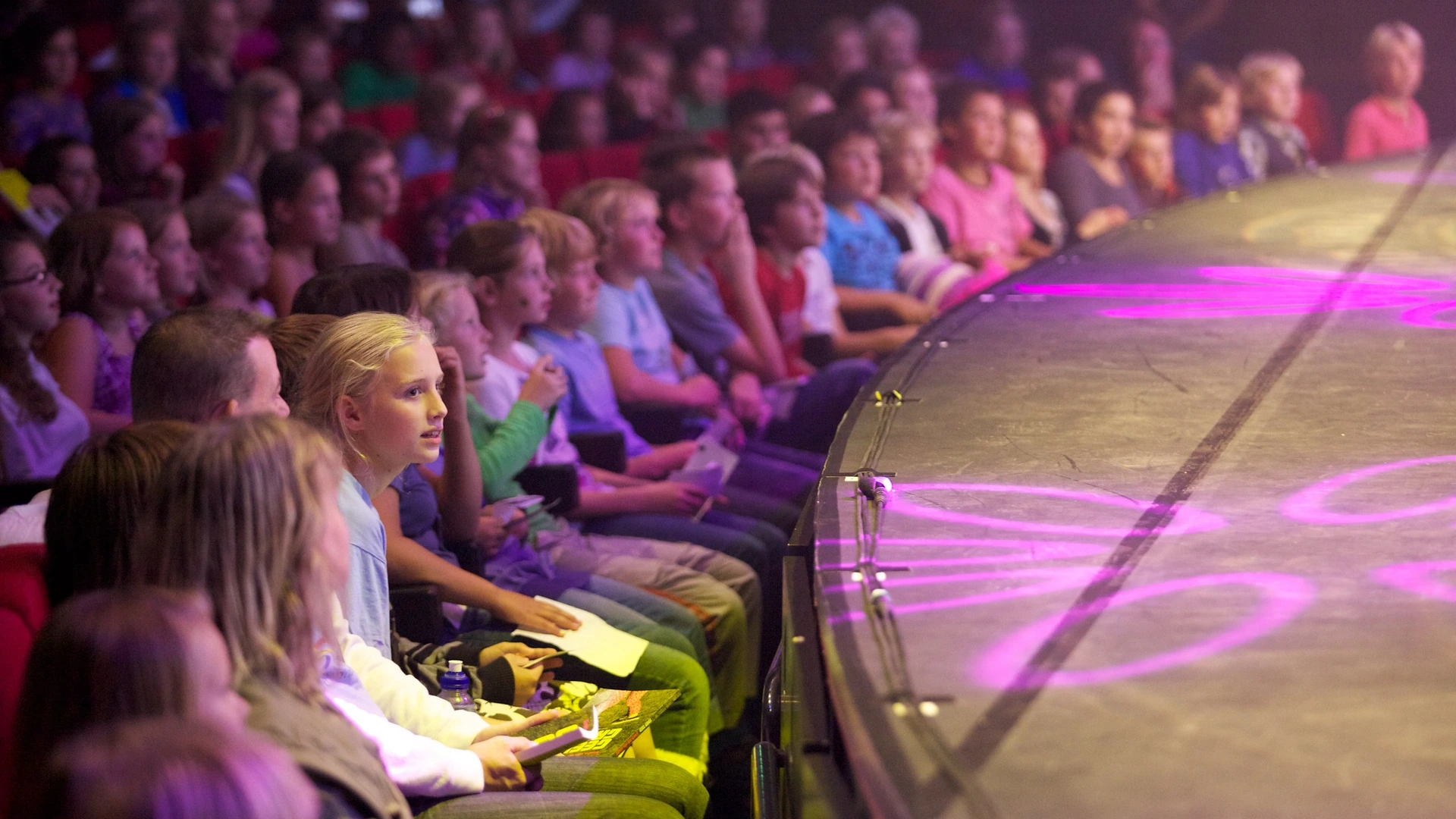 Kind kan steeds vaker gratis naar het theater, maar producenten dreigen met boycot