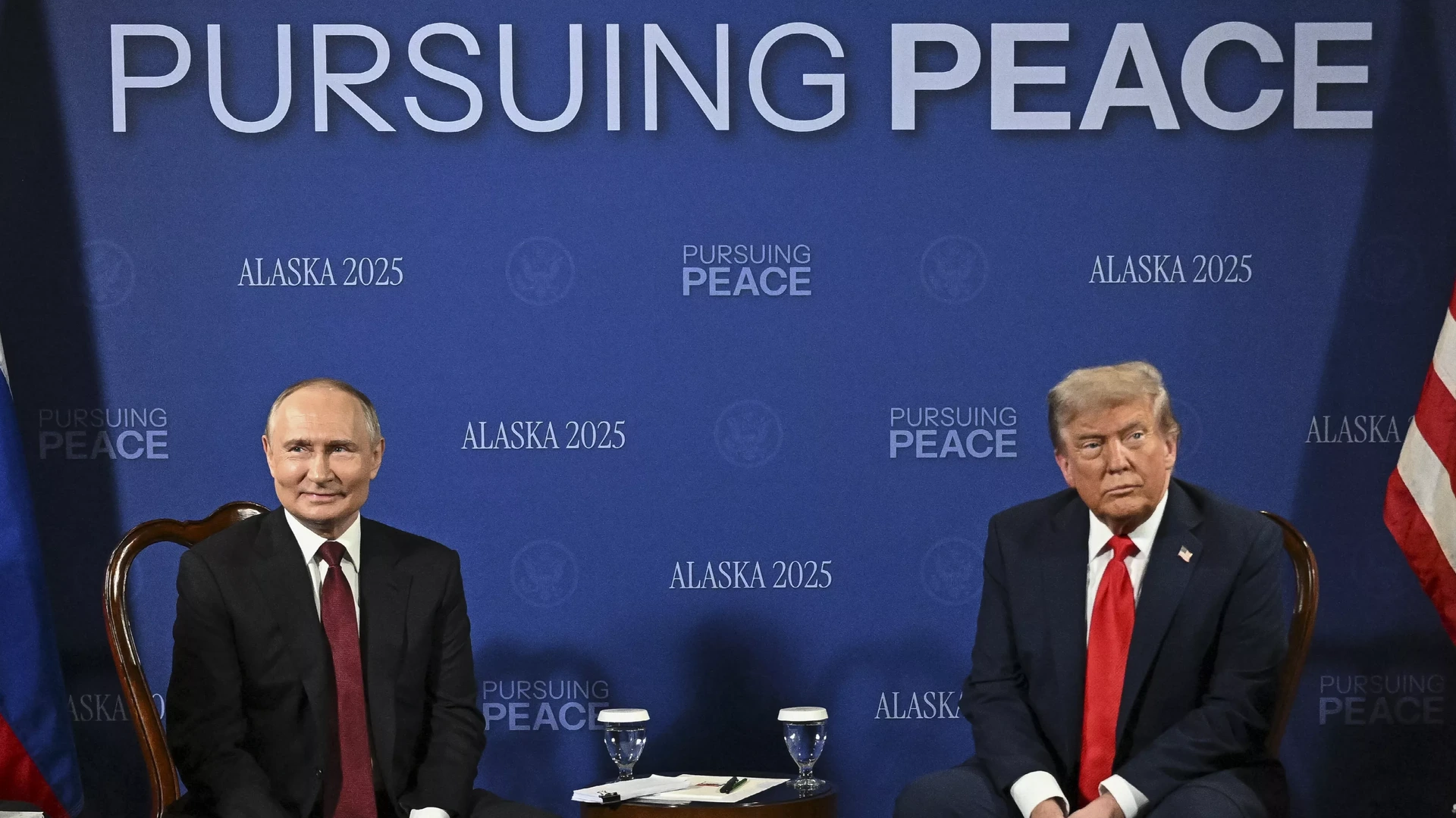 Een jaar na Trumps rode loper voor Poetin in Alaska liggen de onderhandelingen stil