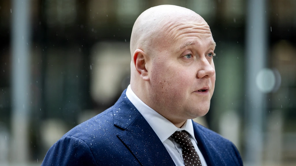 Foto: Minister hoopt met 'startbanen' meer statushouders aan het werk te krijgen