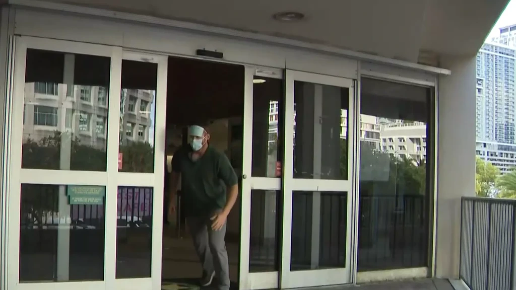 Agent Florida vindt dode man en trekt in zijn huis, gepakt na dure verbouwing