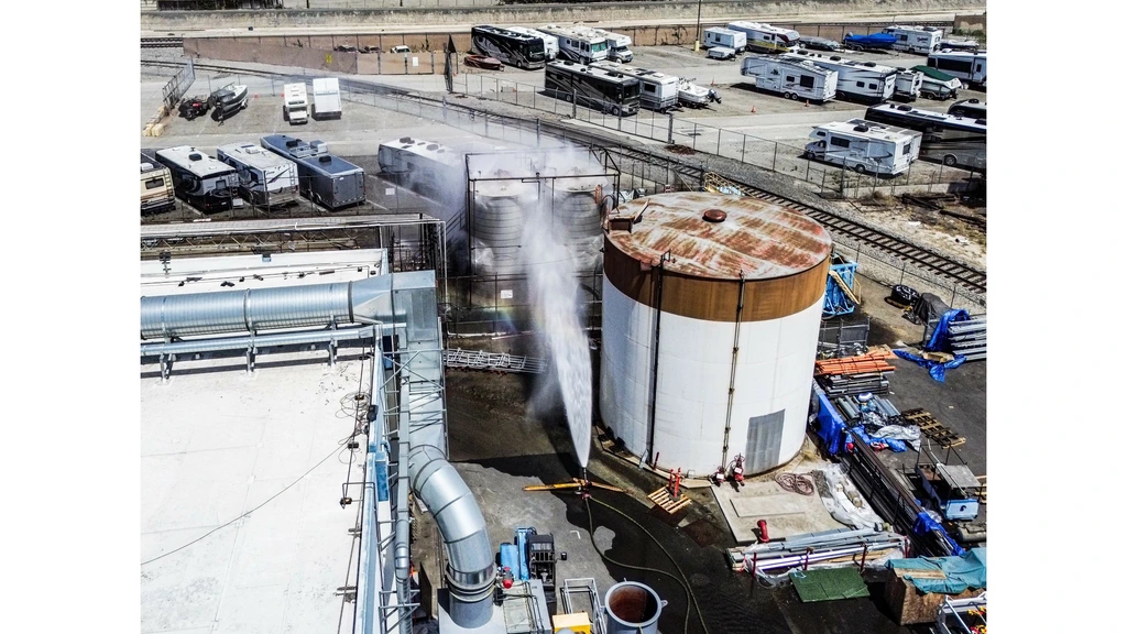 Foto: Duizenden mensen geëvacueerd om lekkende chemische tank Zuid-Californië 