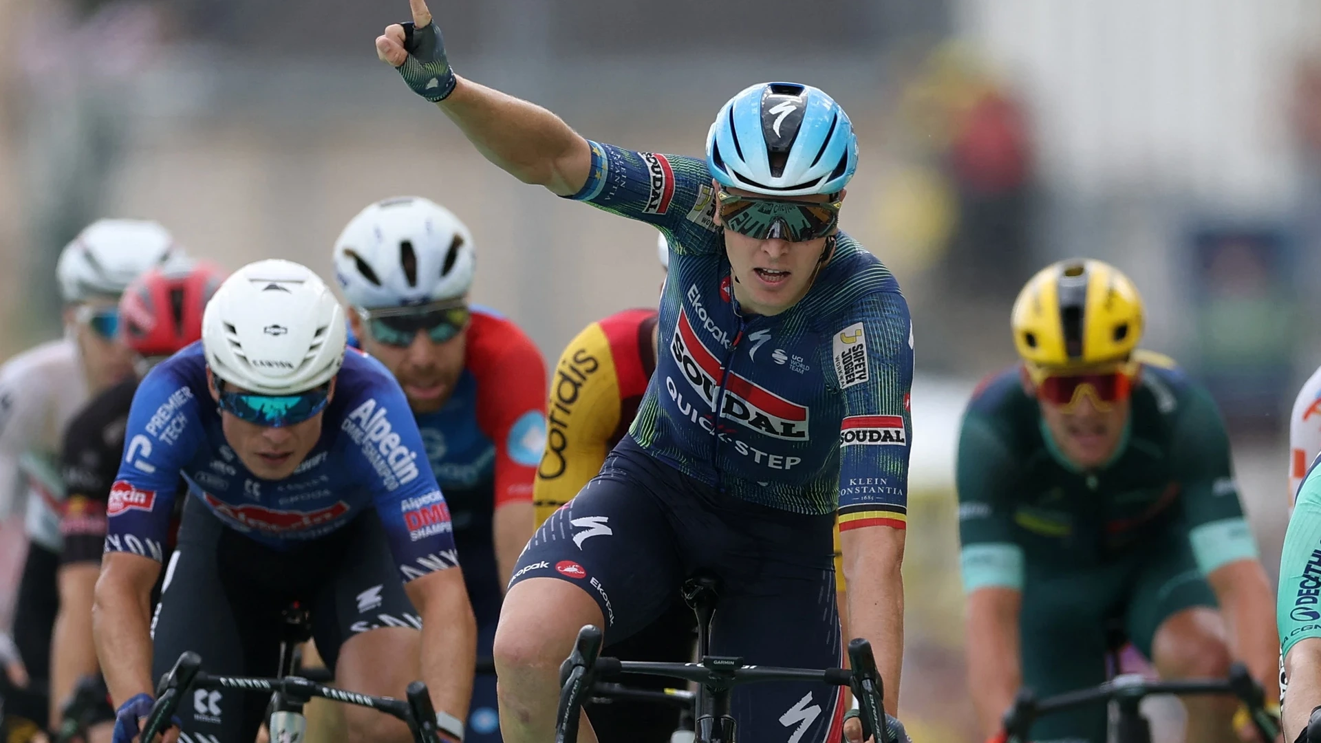 Merlier voltooit zijn hattrick aan ritzeges, Kooij wordt weer tweede
