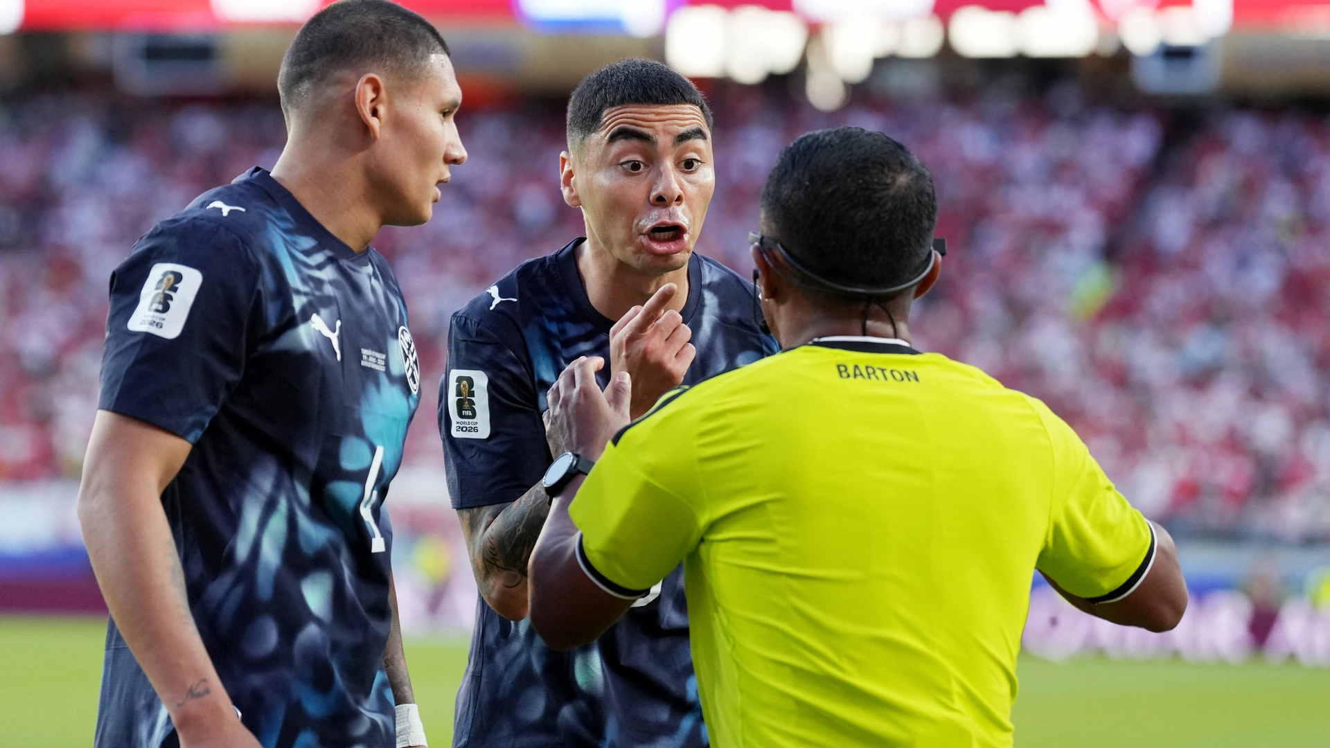 Paraguay met tien tegen Turkije vanwege hand voor mond • Koeman begrijpt kritiek op wissels