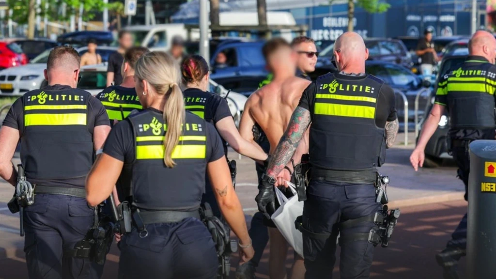 Hele badseizoen maatregelen rond Rotterdams strand na opstootjes onder jongeren Hele badseizoen maatregelen rond Rotterdams strand na opstootjes onder jongeren