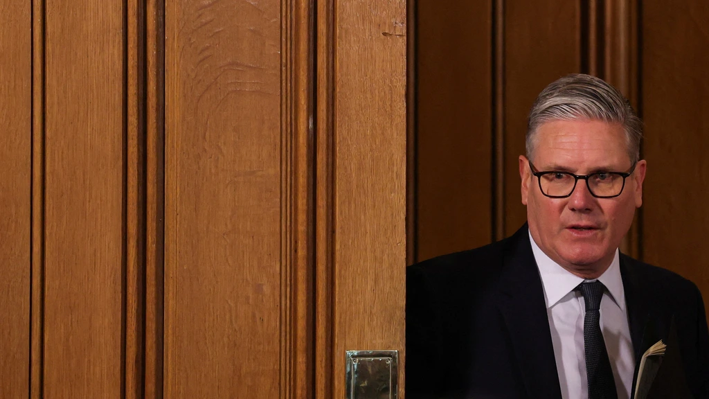 Foto: De Britse premier Starmer wankelt (weer), wat kan hem het laatste zetje geven?