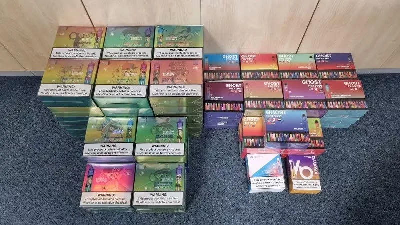 Foto: Politie ontdekt voor half miljoen aan vapes in Tilburgs pand