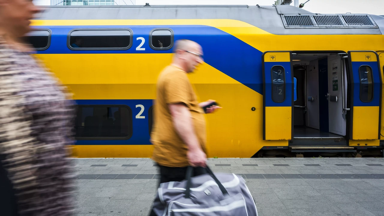 Treinkaartjes NS opnieuw stuk duurder, stijging van gemiddeld 4,7 procent Treinkaartjes NS opnieuw stuk duurder, stijging van gemiddeld 4,7 procent