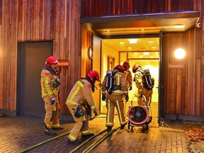 Dode bij uitslaande woningbrand in Oldenzaal, twee bewoners naar ziekenhuis — image 2