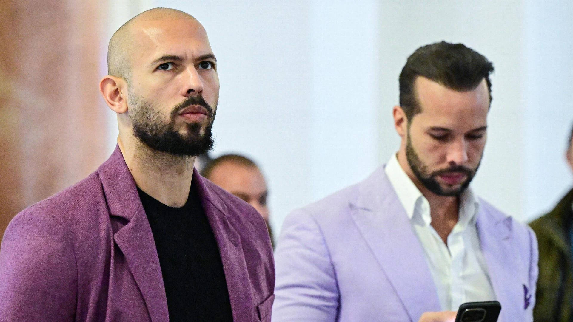 Andrew Tate en broer aangehouden in Miami om verkrachting en geweld 