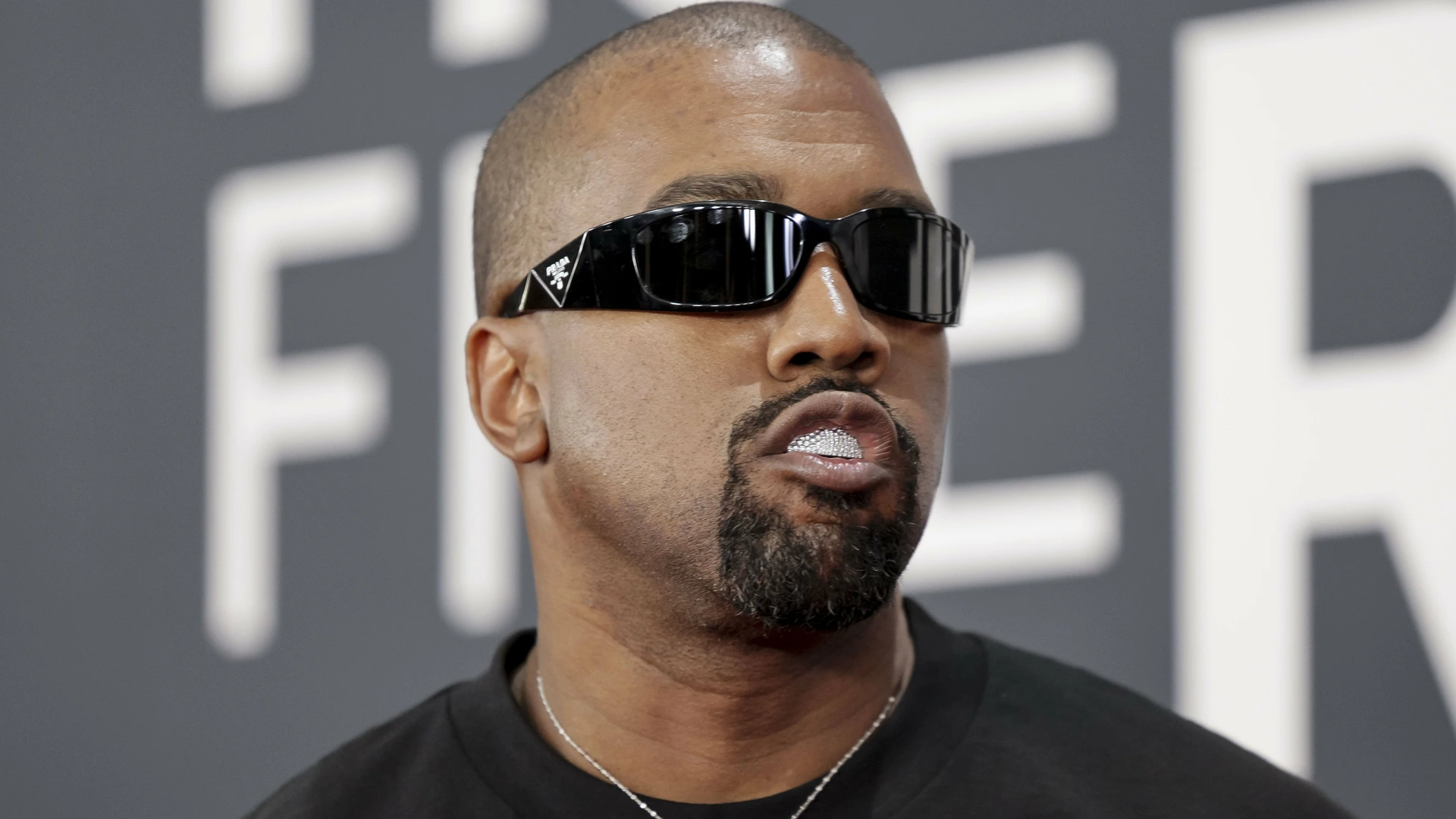 Tweede Kamer wil dat rapper Kanye West geweerd wordt uit Nederland