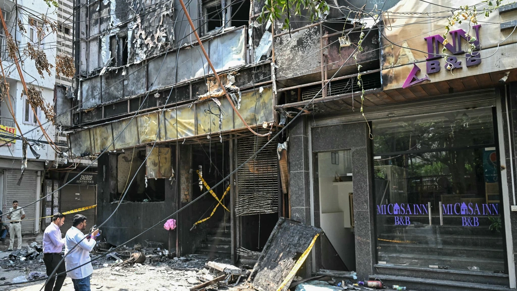 Foto: Doden bij hotelbrand New Delhi, mensen sprongen uit paniek uit het gebouw