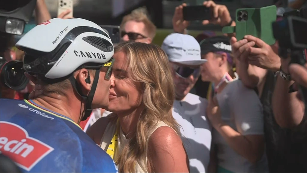 Van der Poel Stuns with 3rd Tour Win in Attack-Filled Spectacle!