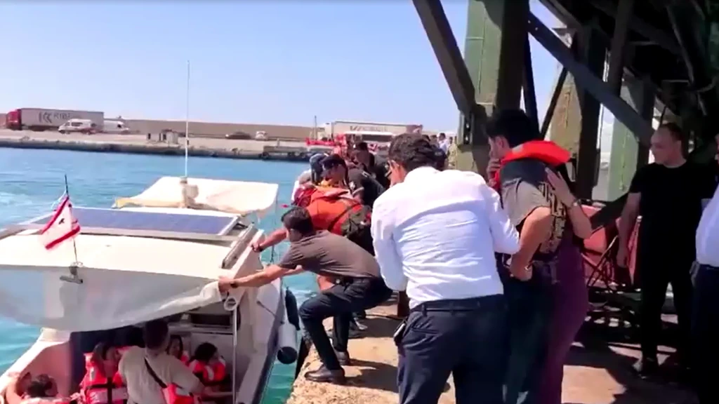 Zeker 250 mensen overboord na kapseizen schip in Noord-Cyprus, grote reddingsoperatie
