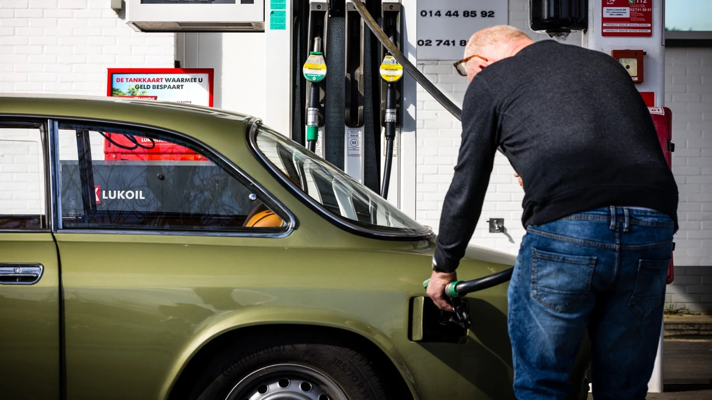 Benzineaccijns gaat omhoog: kabinet negeert oproepen tot verlaging — image 1