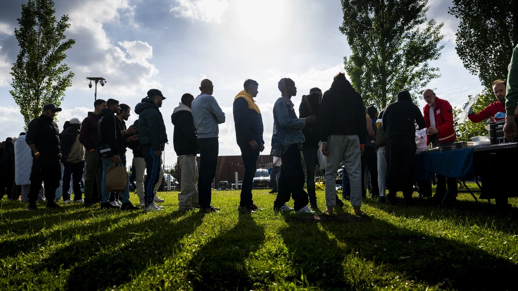 Foto: Amsterdam vangt 230 extra vluchtelingen op vanwege situatie Ter Apel