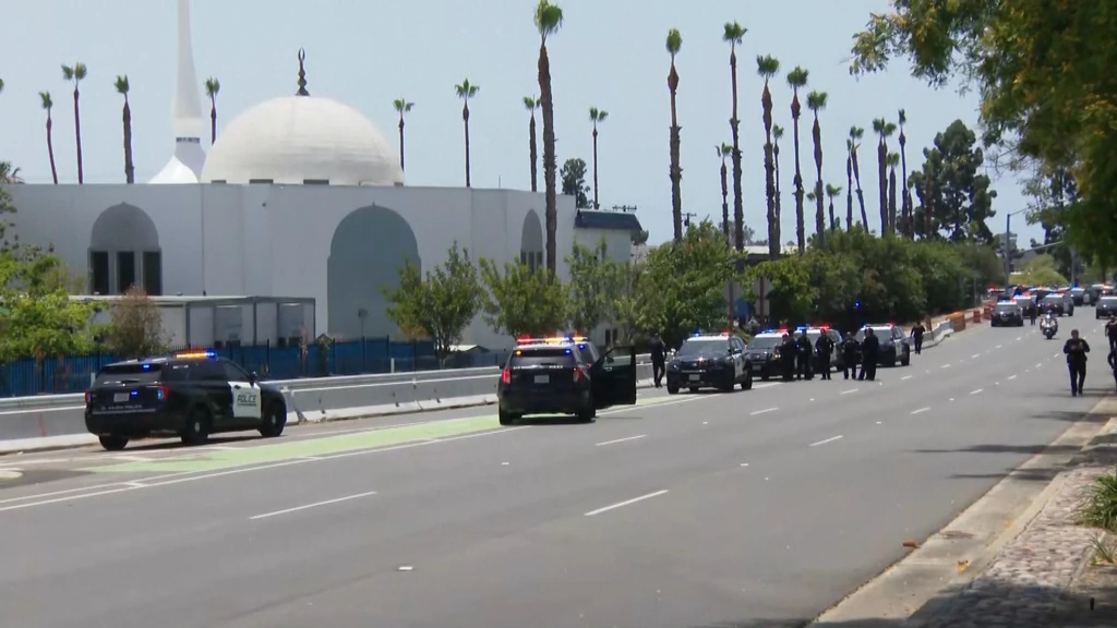 Foto: Aanslag bij moskee in San Diego, vijf doden onder wie twee daders