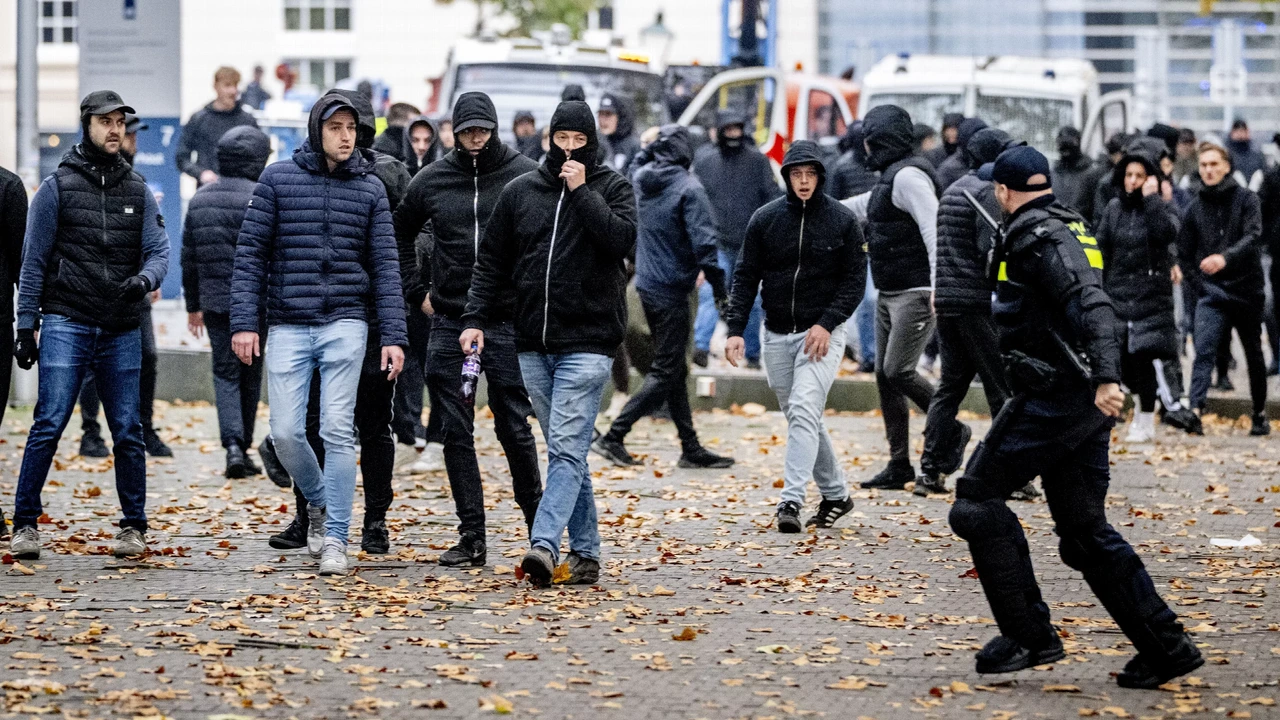 Tien aanhoudingen in Den Haag, maar geen grote demonstraties in steden Tien aanhoudingen in Den Haag, maar geen grote demonstraties in steden