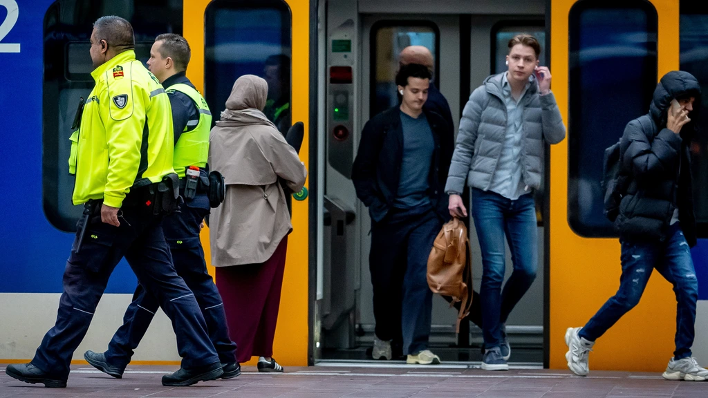 Foto: Bestellen goedkoop zomerticket gaat moeilijk door drukte op website NS