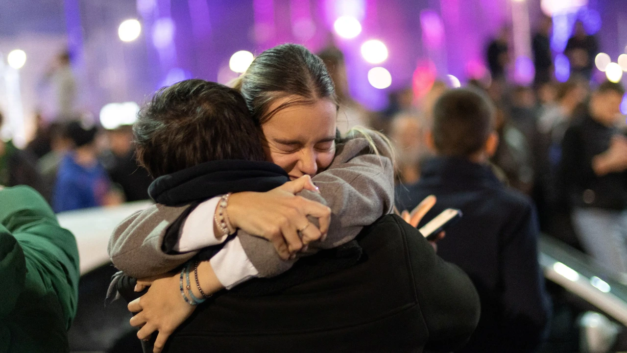 Serviërs vieren verkiezingswinst Studentenlijst, maar vraag over concrete plannen blijft Serviërs vieren verkiezingswinst Studentenlijst, maar vraag over concrete plannen blijft