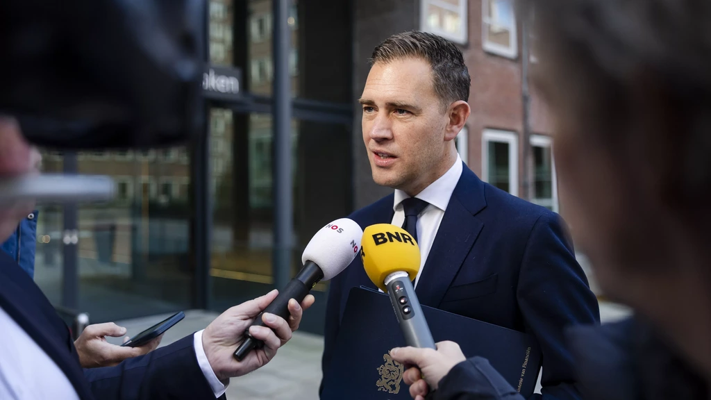 Foto: Steeds meer kritiek op eigenzinnige optreden minister Heinen 