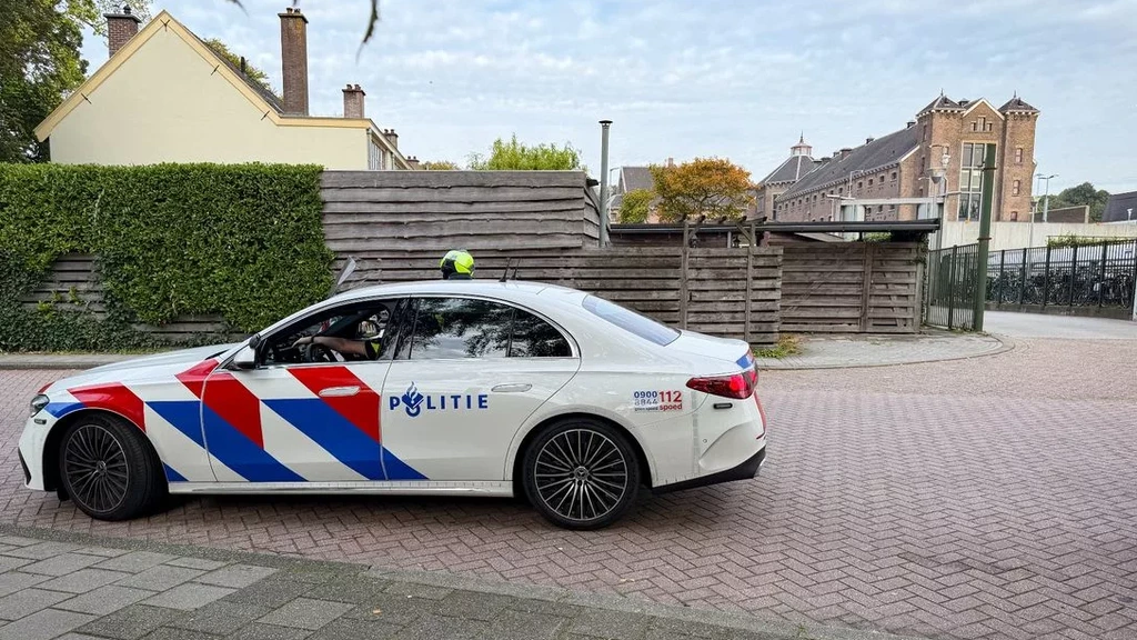 Foto: Patiënt tbs-kliniek Groningen steekt medewerker neer, man aangehouden