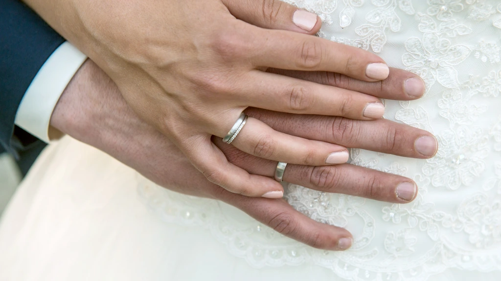 Foto: Twee vrouwen zeggen verkracht te zijn tijdens opnames Married at First Sight UK