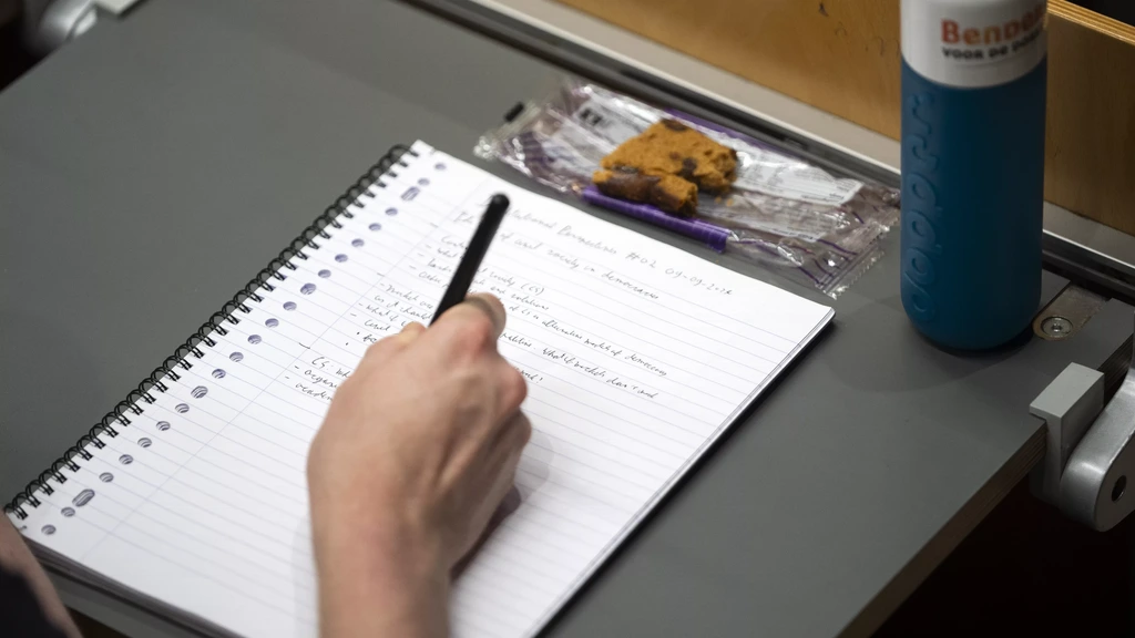 Foto: Minder afleiding: laptops, telefoons en tablets verboden bij UvA-opleiding