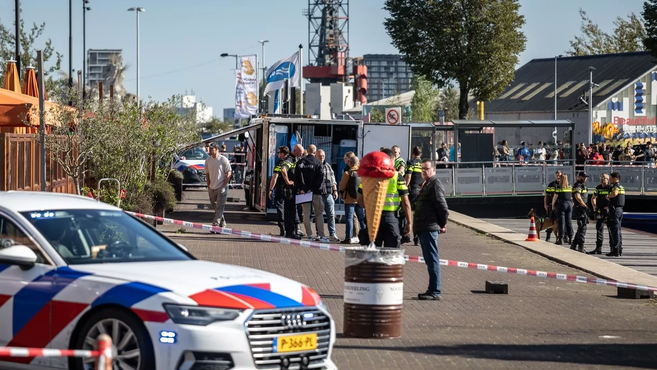 Schietpartij op druk terras in Amsterdam-Noord, slachtoffer overleden