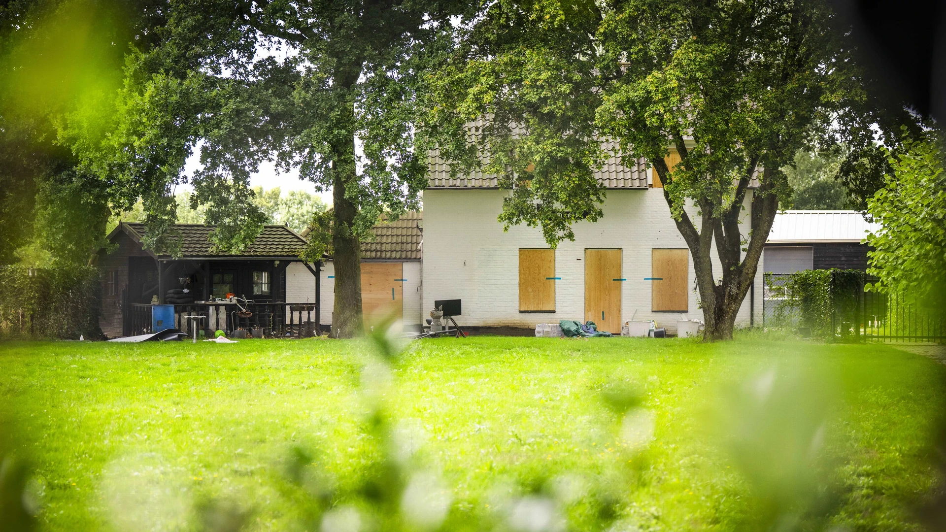 Burgemeester kan niet permanent ingrijpen in Overasselt en heeft camera's bij zijn huis