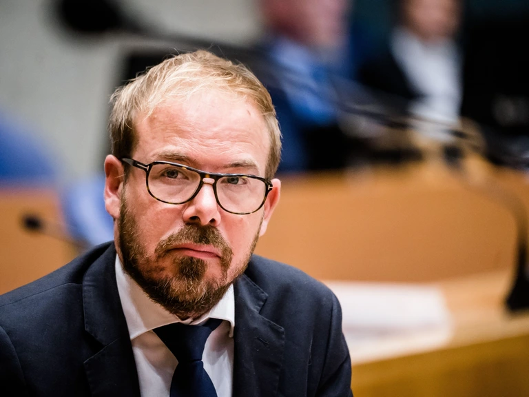 Robin Simonse Kunstenares Tinkebell moet beschuldiging over ex-PvdA'er Gijs van Dijk ...