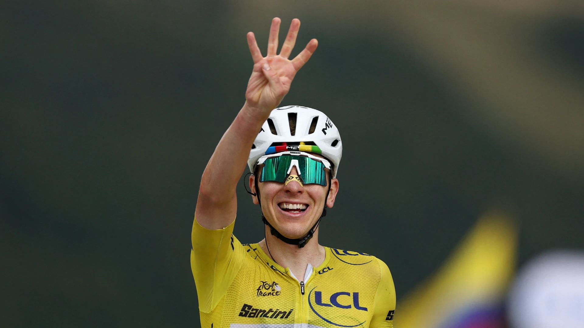Pogacar slaat weer toe in bergrit en soleert naar vierde ritzege in deze Tour