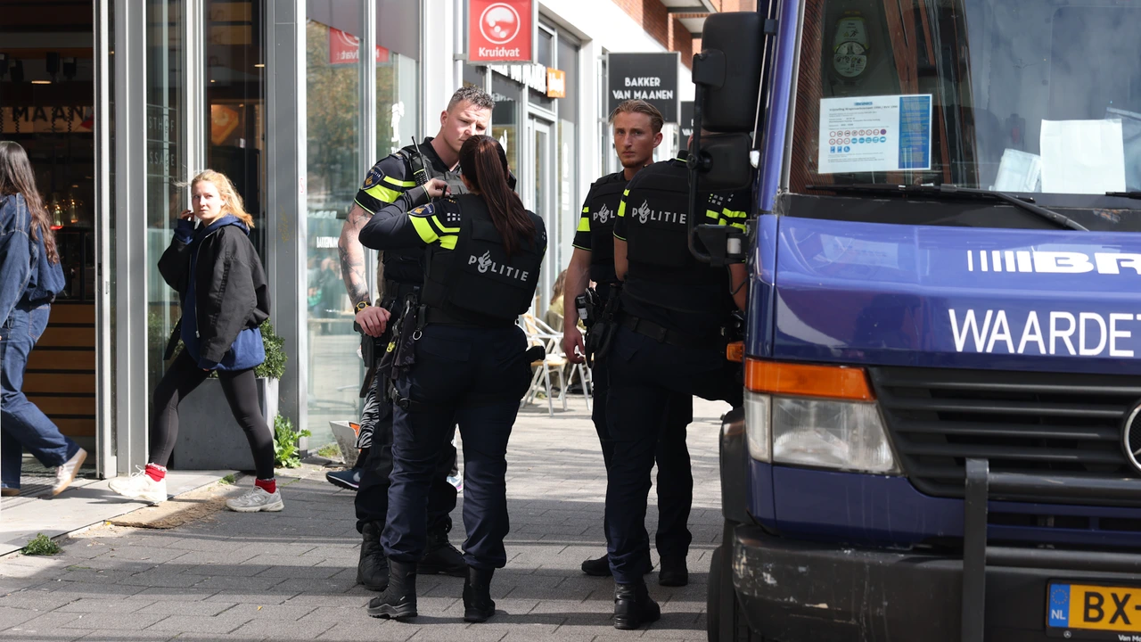 Geldtransportwagen overvallen in drukke straat Rotterdam