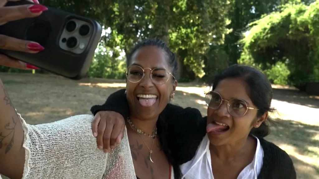 Meena and Minal reunited in Den Bosch, NOS video still
