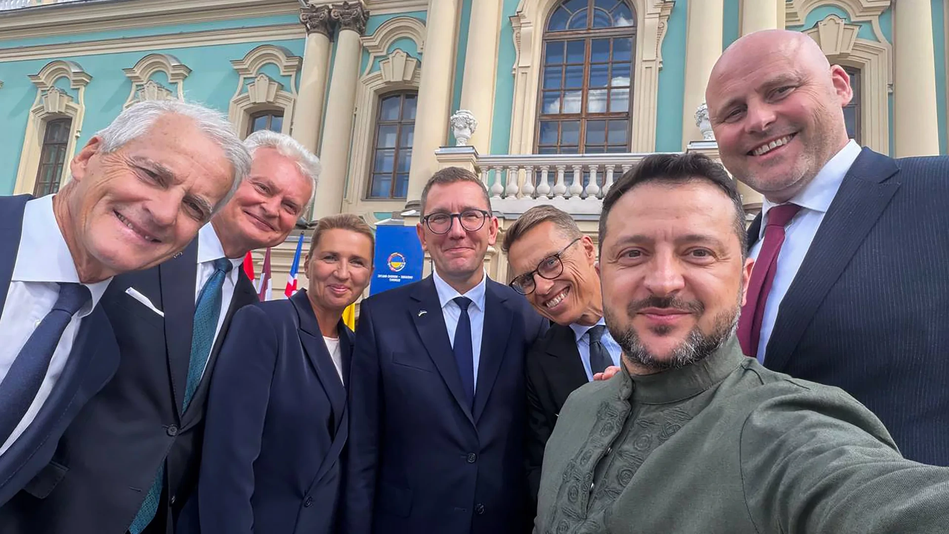 Zelensky op onafhankelijkheidsdag: Rusland wil 300.000 extra militairen oproepen