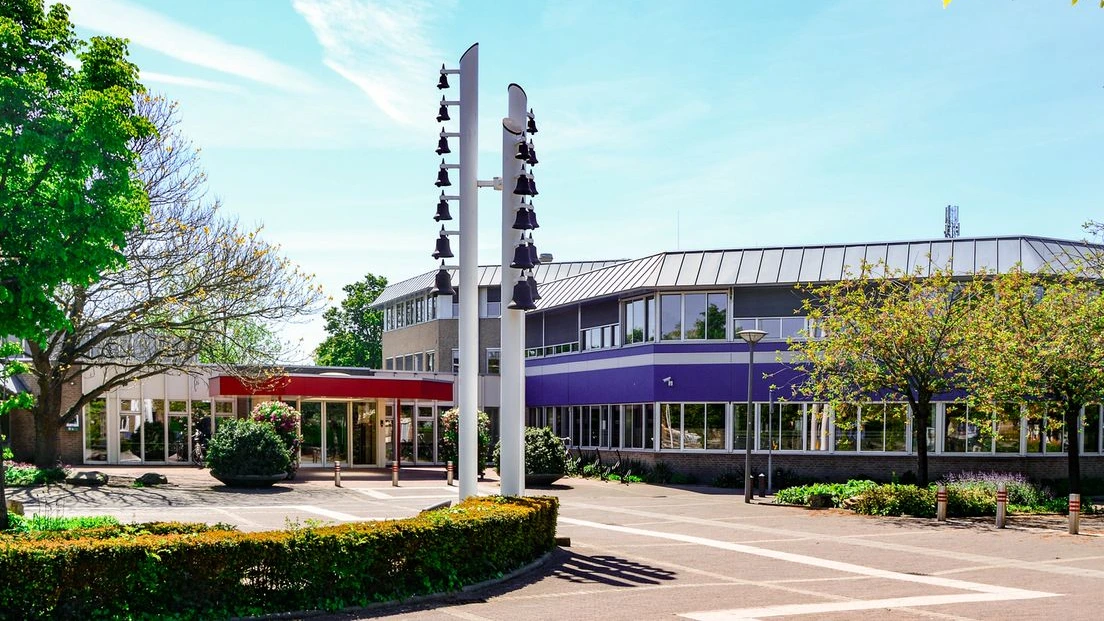 Oud-burgemeester Hendrik-Ido-Ambacht verdacht van ontucht tijdens burgemeesterschap Oud-burgemeester Hendrik-Ido-Ambacht verdacht van ontucht tijdens burgemeesterschap