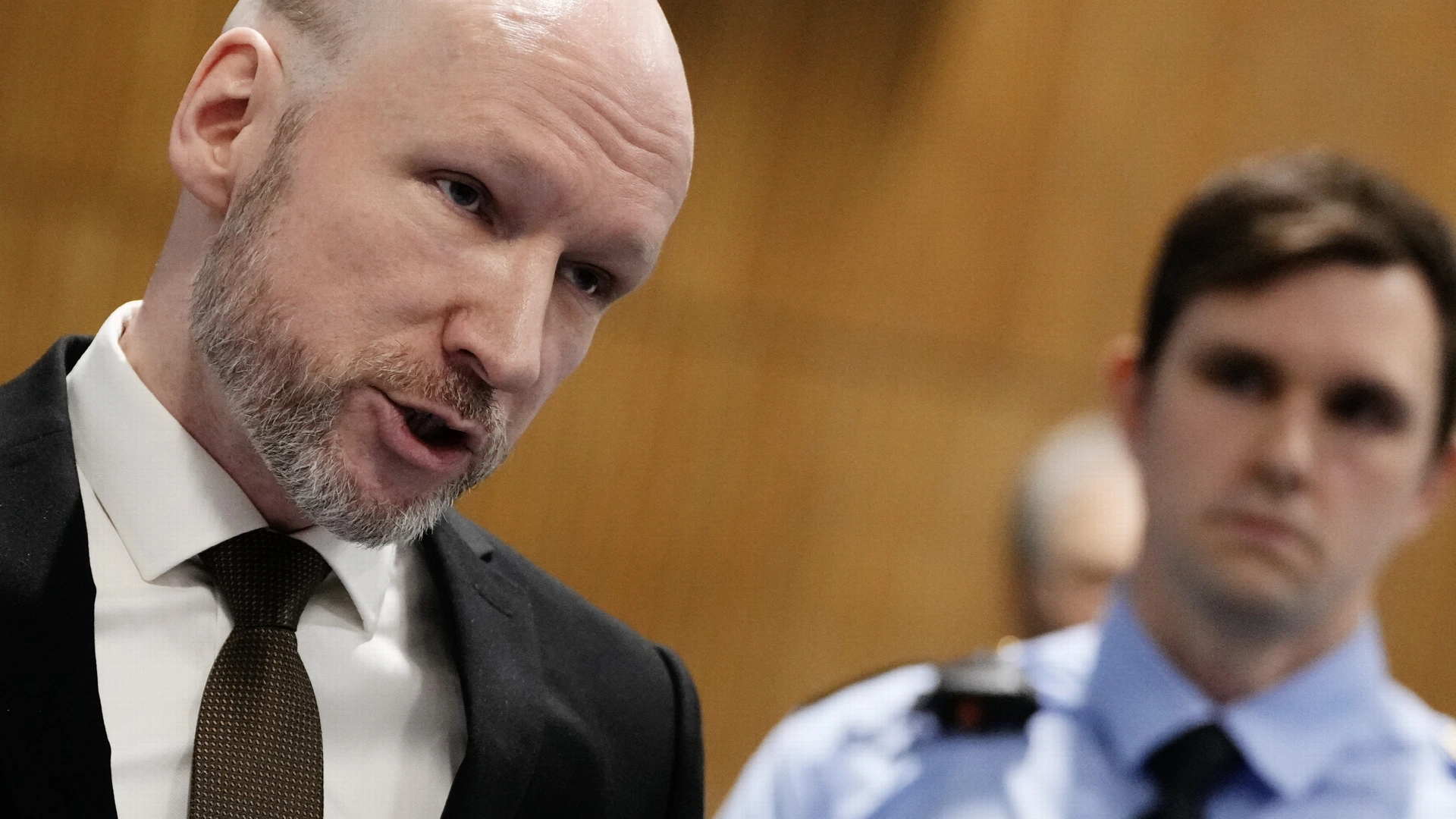 15 jaar na massamoord op Noors eiland is Breivik nog steeds inspiratiebron bij aanslagen