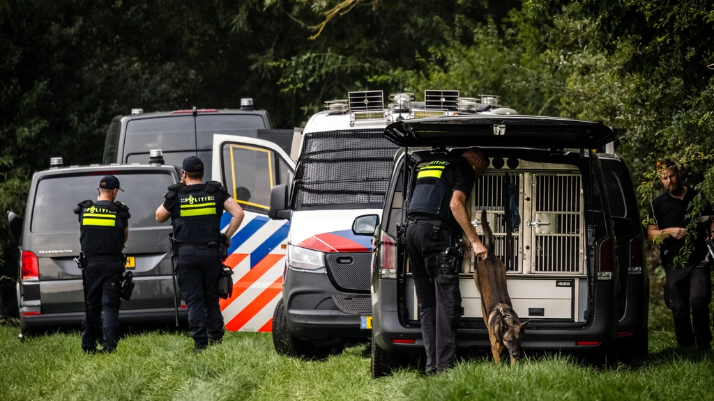 Foto: Inzet ME bij Overasselt afgerond: meerdere wapens gevonden