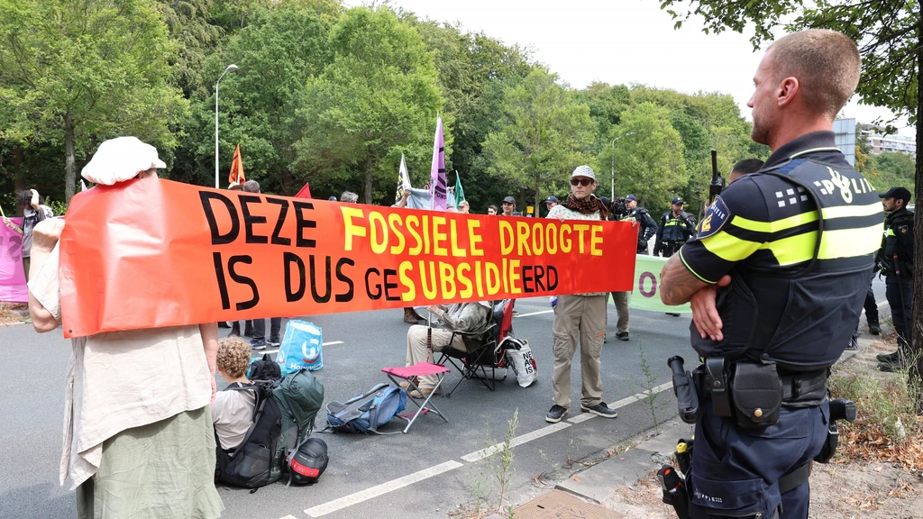 XR blokkeert A12 in Den Haag weer: 'Catastrofale droogte is geen ongeluk'
