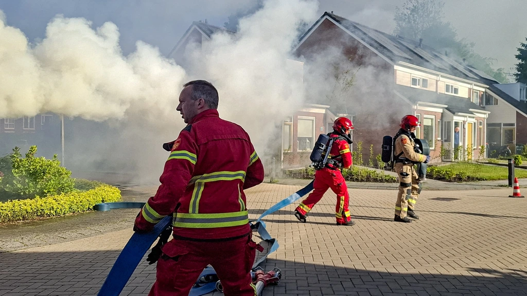 Foto: NL-Alert bij grote woningbrand in Scheemda