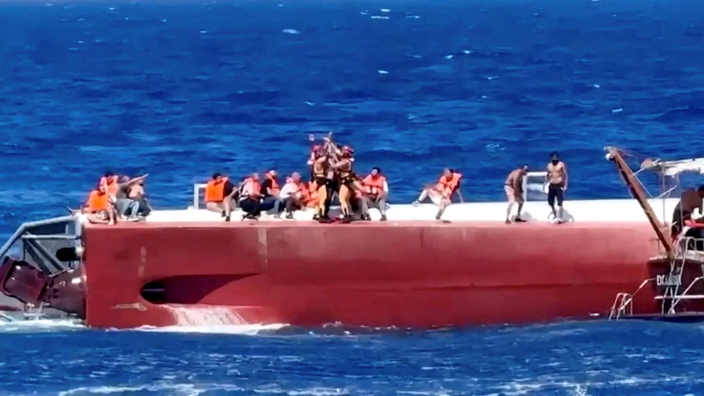Paniek aan boord van zinkende boot bij Cyprus: 'Ik zag mensen verdrinken'